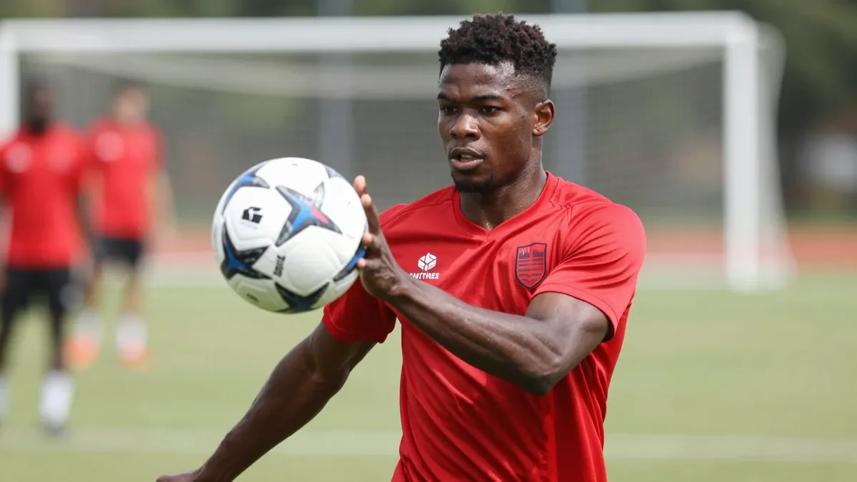Nottingham Forest winger Omari Hutchinson is the subject of advanced loan talks with AC Milan, with a permanent option...